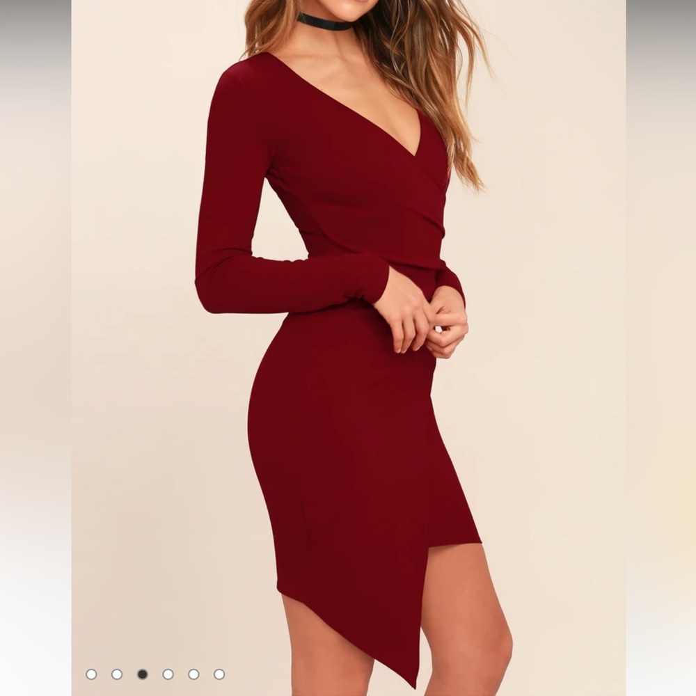 S LuLu’s burgundy long sleeve dress with asymmetrical bottom